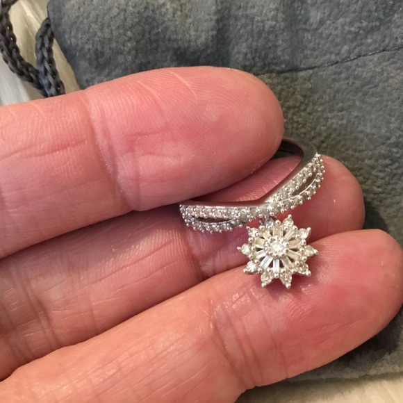 NWT Diamond Treasures SS 0.50TCW Diamond Sun Dangle Charm Crisscross Ring - Picture 10 of 16